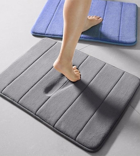 Comfortable water absorbent mat